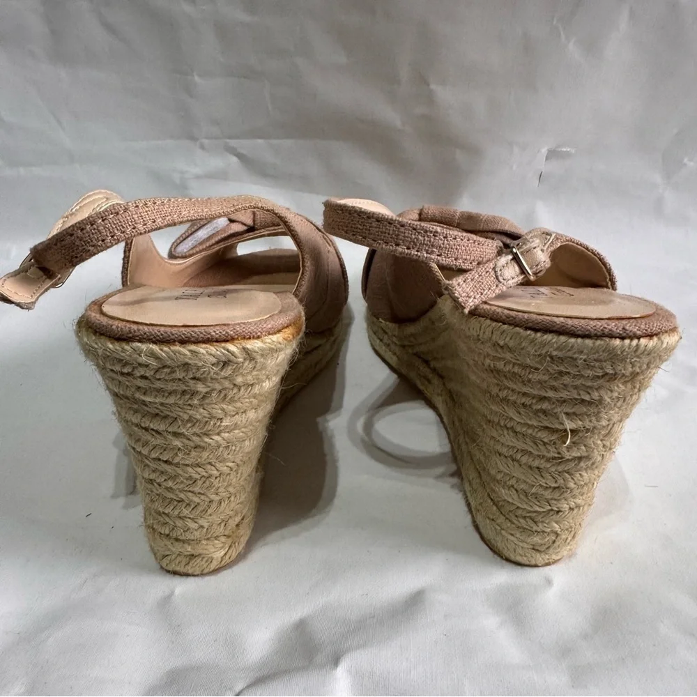 Talbots // New in box Sookie sweet almond bow wedge heels size 8